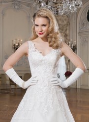 Νυφικό του οίκου  JUSTIN ALEXANDER από την  Collection 2016.